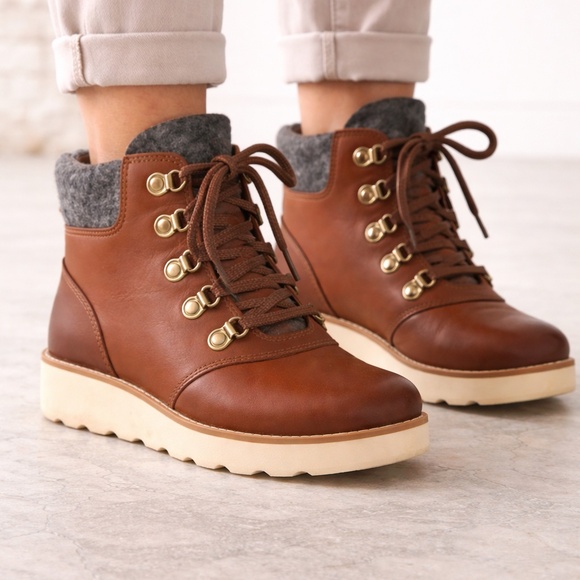 Cole Haan Shoes - Cole Haan Nantucket Rugged Waterproof Hiker Brown leather ankle Boots Sz snug 6